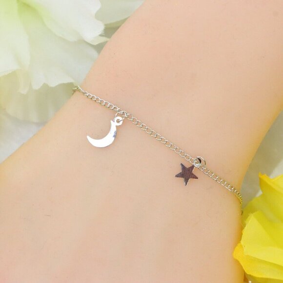 "Minimalist Bracelet, Sleek & Modern Design, Women’s Fashion, YC110239-B - Picture 3 of 10